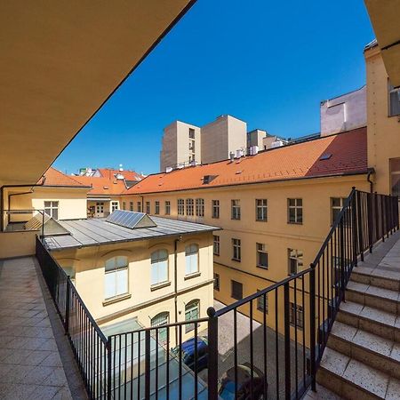 Quiet City Center Apartment In Hip & Foodie Area Prag Exterior foto