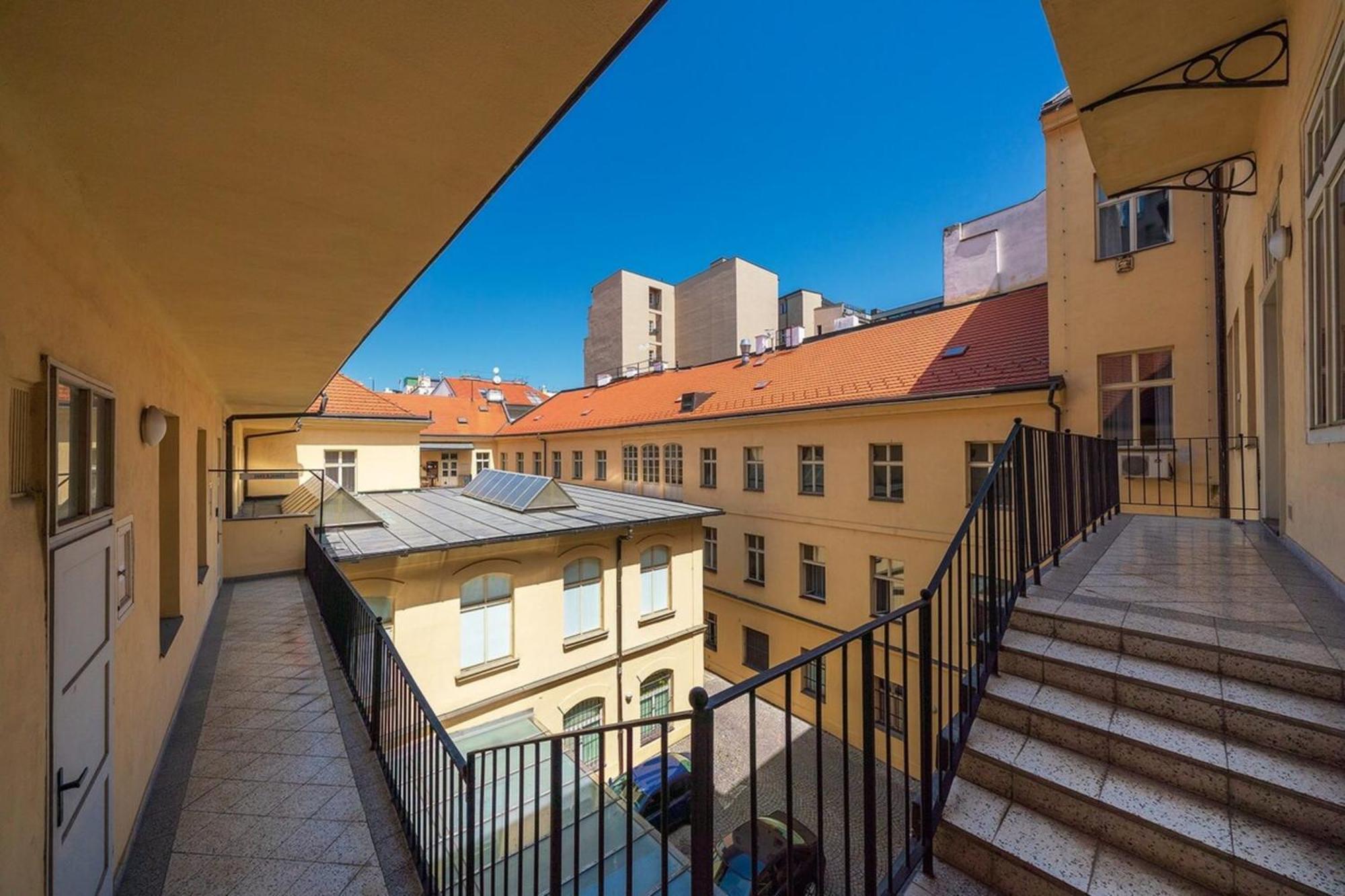 Quiet City Center Apartment In Hip & Foodie Area Prag Exterior foto